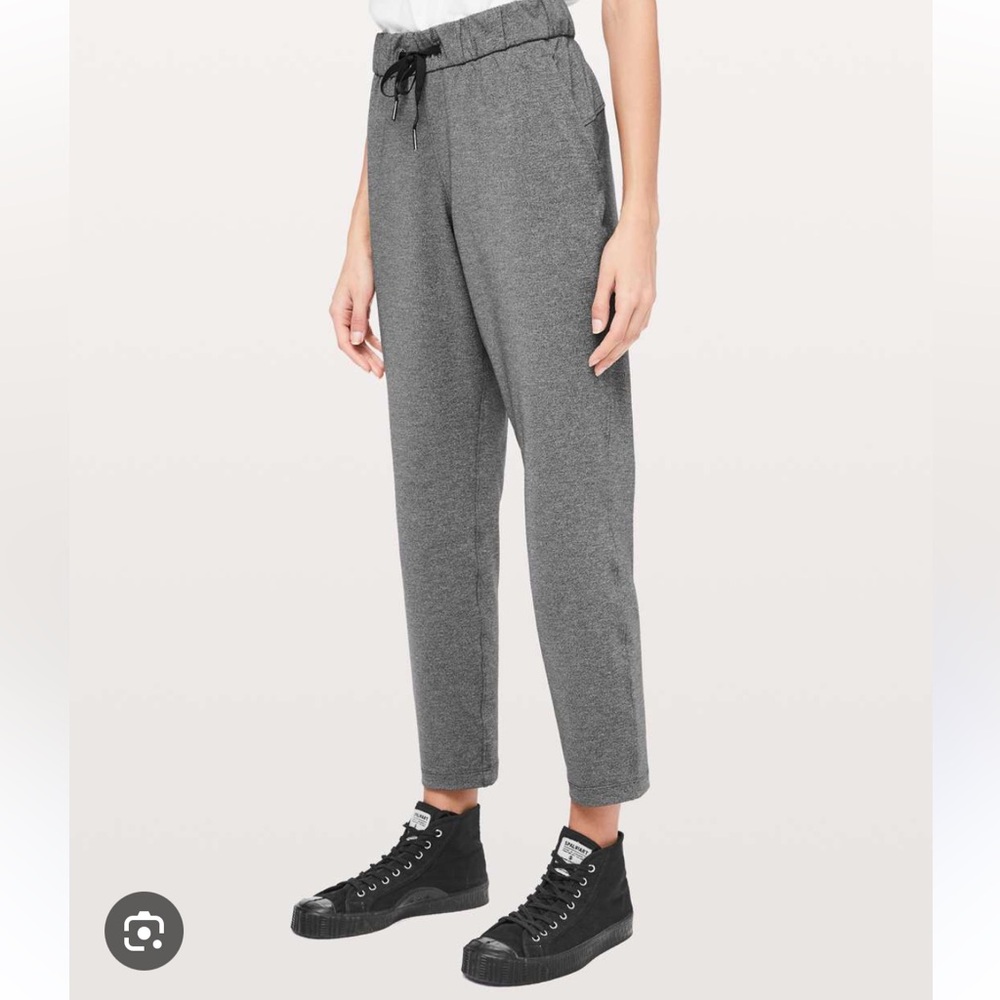Lululemon Heathered Black On The Fly Pants 7/8